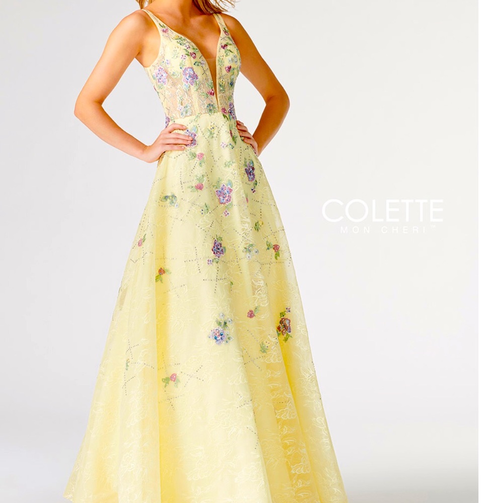 PROM DRESS YELLOW SIZE 4 BRAND NEW